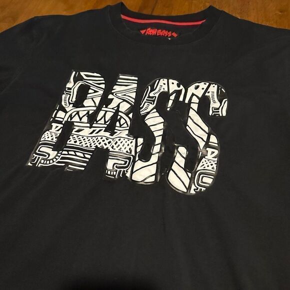 Bass By Ron Bass Rare Graphic Art Inspired Designer Street Wear Mens Shirt XL - Picture 2 of 8